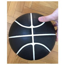 Chanel-Ballon de basket-Noir,Blanc