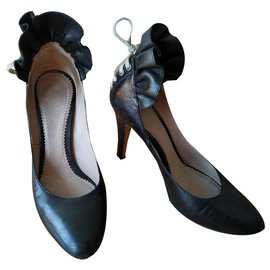 Chloé-zapatos de salón con volante de cuero negro-Negro