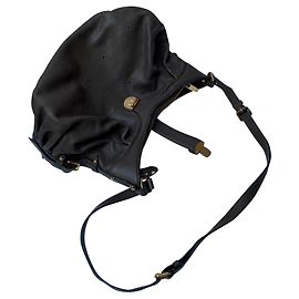 Louis Vuitton Bolsa de ombro e alça ajustável Cinza