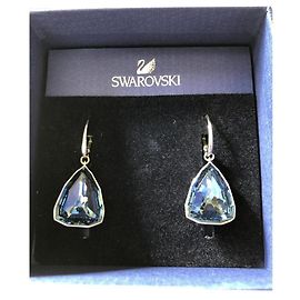 Swarovski-Ohrringe. Hellblau