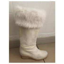 Chanel-Stivali foderati di pelliccia-Bianco