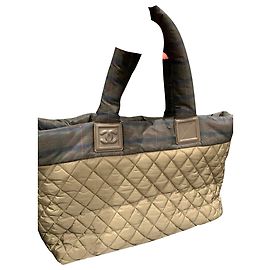 Chanel Cocoon gesteppte Tasche aus rotem Leder Dunkelgrün