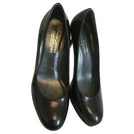 Stuart Weitzman Black Patent Leather Pumps Black