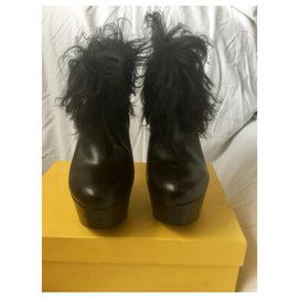 Fendi-Mongolische Stiefel mit Lammfellbesatz-Schwarz