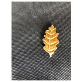 Inès de la Fressange-Oak leaf brooch-Golden