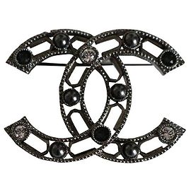 Chanel DC pin Dark grey