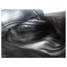 Prada-Talla de botas Prada 37, 5 con signos de desgaste-Negro