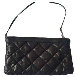 Chanel-Custodia in bozzolo Chanel-Nero