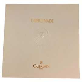 Autre Marque Seltenes Sammlerbuch Beige Aus weiß