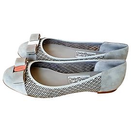 Salvatore Ferragamo Leather Ballet Flats Grey Grey