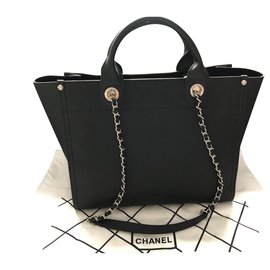 Chanel-Große Einkaufstasche-Schwarz