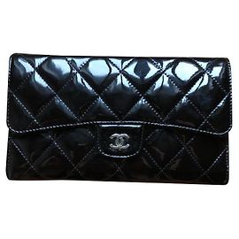 Chanel Cartera grande con solapa larga Negro