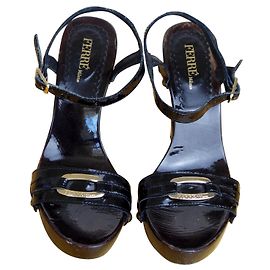 Sandales Gianfranco Ferré en cuir verni noir 37 Noir