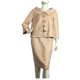 Christian Dior Traje de cachemir con cinturón de cuero Beige