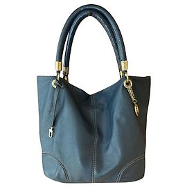 Flair francese di Lancel Blu