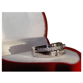 Signed ring GUY LAROCHE gold 18K + diamonds 0.24 carat weight 6 grs Silvery