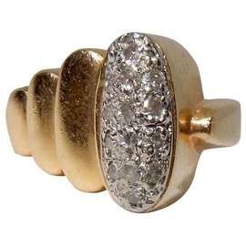 Autre Marque-Gold and diamond signet ring-Golden