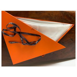Hermès-Triángulo gigante Hermes-Crudo