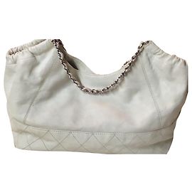 Bolsa Hobo Chanel em couro bege Bege