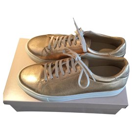 Autre Marque Baskets dorées en cuir Doré