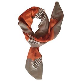 Balenciaga Valor de seda cuadrada 250€ Naranja Gris pardo