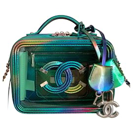 Chanel-Kleiner grüner PVC-Kosmetikkoffer mit Regenbogen-Patentleder-Grün