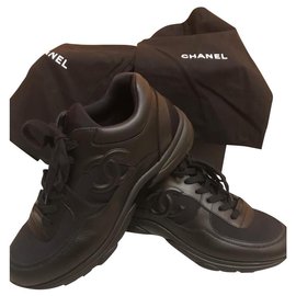 Chanel-Sneaker Chanel CC in pelle scamosciata tripla nera-Nero