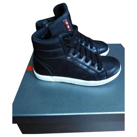 Prada-Hautes-Noir