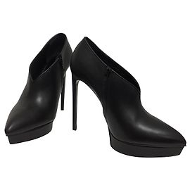 Yves Saint Laurent Leather ankle boots Black