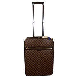 Louis Vuitton-Pegasus-Brown