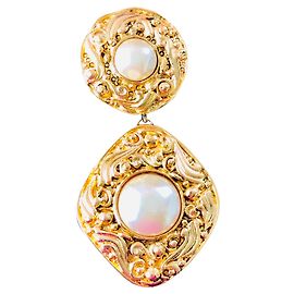 Broche médaille baroque Chanel Doré Blanc cassé