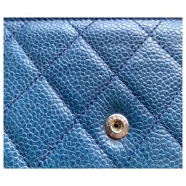 Chanel-Portafoglio CHANEL con catena in pelle blu caviale-Blu