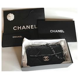 Chanel-Caviar mediano clásico con solapa y caja, Bolsa de polvo-Negro