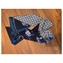 Hermès-Maxi Twilly Cut-Azul marino