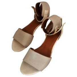Chloé-Sandálias Chloé em cores nuas com fecho de cinto ajustável em bom estado-Bege,Cru,Taupe