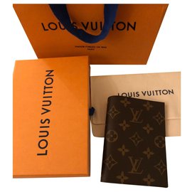 Louis Vuitton-Porte-passeport Louis Vuitton neuf-Marron