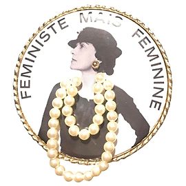 CHANEL BROCHE, GABRIELLE CHANEL , NEUVE JAMAIS UTILISÉE. Blanc Doré Noisette