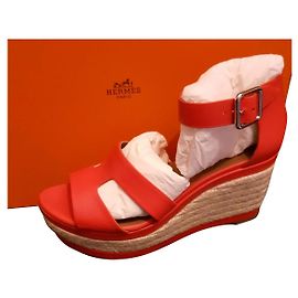Hermès Ilana compensates Red
