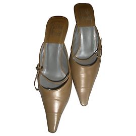 Mulas de couro bege Rodolphe Menudier Bege