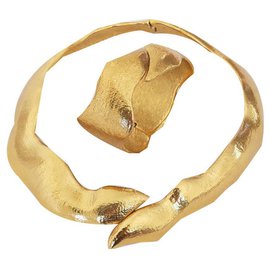 Yves Saint Laurent-Conjuntos de joyería-Dorado