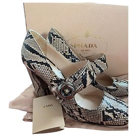 Prada Absatzschuhe Dunkelgrau Exotisches Leder 38.5 Anthrazitgrau