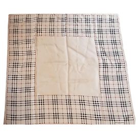 Burberry Lenços de seda Bege
