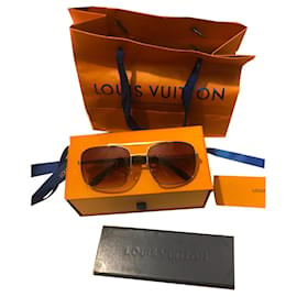 Louis Vuitton-Des lunettes de soleil-Doré