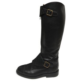 Chanel-boots with CC logo and quilted detail-Black