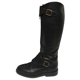 Chanel botas com logotipo CC e detalhes acolchoados Preto