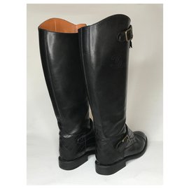 Chanel-boots with CC logo and quilted detail-Black