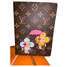 Libreta Louis Vuitton Vivienne Japón exclusiva Multicolor