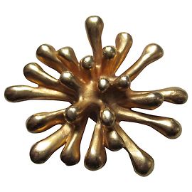 Christian Lacroix "Seeanemonen" Brosche. Golden