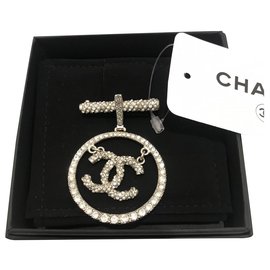 Chanel-Broche de plata Chanel CC con diamantes de imitación .-Plata