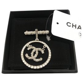 Chanel-Silver Chanel CC brooch with rhinestones .-Silvery